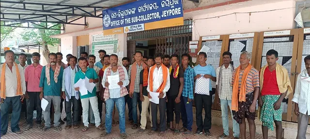 ନନ୍ଦର୍ଲା ସ୍କୁଲ ପରିସରରୁ କୁକୁଡା ଓ ମଦ ଦୋକାନ ହଟାଇବା ଦାବି