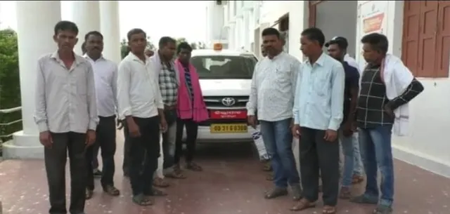 ସ୍କୁଲରୁ ଚାଉଳ ଚୋରି ତଦନ୍ତ ବାଟବଣା ଅଭିଯୋଗରେ ଗ୍ରାମବାସୀ ଜିଲ୍ଲାପାଳଙ୍କ ଦ୍ବାରସ୍ଥ