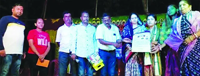 ଦିବ୍ୟାଙ୍ଗ ଚିତ୍ରଶିଳ୍ପୀଙ୍କୁ ନିଜ ବୃତ୍ତି ଟଙ୍କା ପ୍ରଦାନ କଲେ ଛାତ୍ରୀ