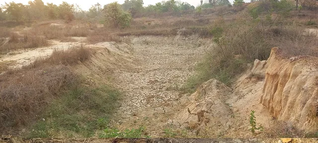 ମାଫିଆ କବ୍‌ଜାରେ ଗୋଚର ଜମି: ମାଟି ଚୋରି ଜୋର୍‌ସୋର୍‌