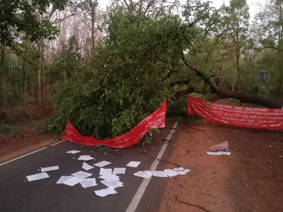 ଓଡ଼ିଶା-ଛତିଶଗଡ଼ ସୀମାରେ ମାଓ ପୋଷ୍ଟର:  ନୂଆ ପୁଲିସ କ୍ୟାମ୍ପକୁ ବିରୋଧ