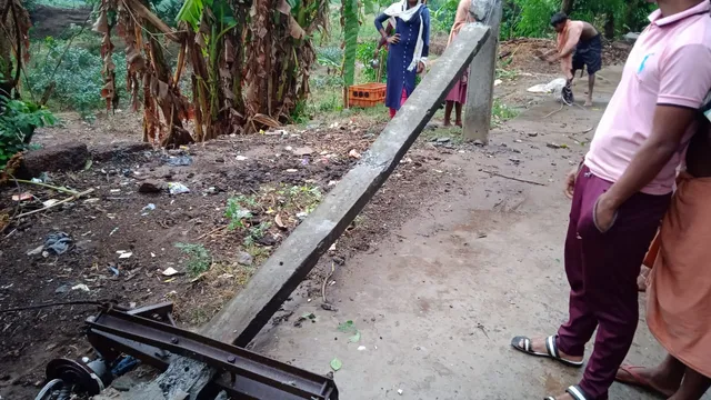 କାଳବୈଶାଖୀ: ଧର୍ମଶାଳା ବ୍ଲକ ଚଢ଼େଇଧରା ଅଞ୍ଚଳରେ ଗଛ ଉପୁଡ଼ିଲା, ବିଦ୍ୟୁତ୍‌ ଖୁଣ୍ଟ ଭାଙ୍ଗିଲା