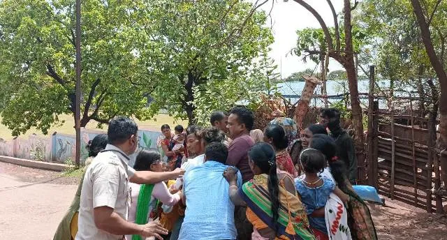 ପ୍ରେମୀଯୁଗଳଙ୍କୁ ଧରିବାକୁ ଆସି ଛତିଶଗଡ଼ ପୁଲିସ ହଟହଟା