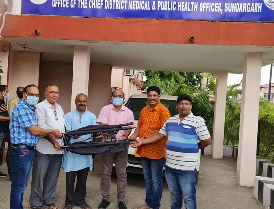 ଶ୍ମଶାନବନ୍ଧୁଙ୍କୁ ସିଡିଏମଓ ଦେଲେ ଫୋଲଡିଂ ଷ୍ଟ୍ରେଚର୍