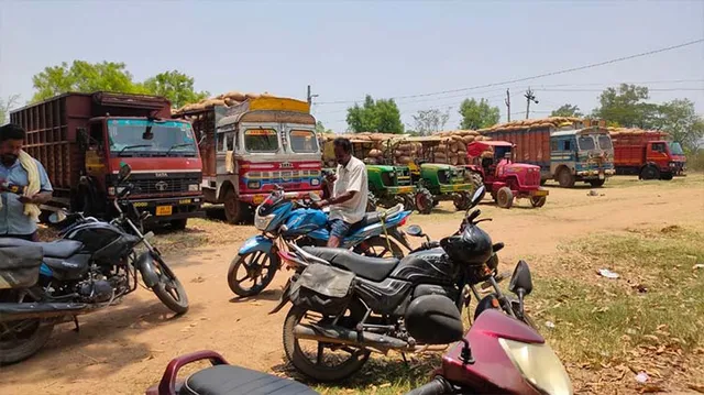 ସମ୍ବଲପୁରରେ ଖୋଲିଲା ମଣ୍ଡି, ଉଠିଲା ୬୦୨୬ ପ୍ୟାକେଟ୍‌ ଧାନ, ଆରମ୍ଭରୁ ହାତଟେକି ଦେଲା ପ୍ରଶାସନ