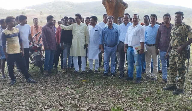 କୋରାପୁଟ ଯୋଜନା ବୋର୍ଡ ଅଧ୍ୟକ୍ଷଙ୍କ ମଧ୍ୟସ୍ଥି ପରେ ଅଟକ ଟ୍ରକ ଓ ଜେସିବି ମେସିନ ଉଦ୍ଧାର