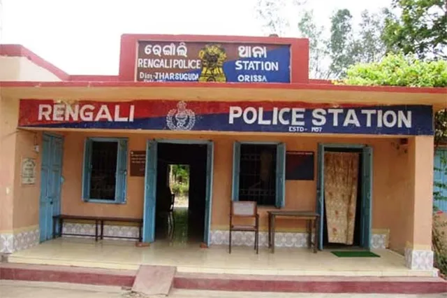 ରେଙ୍ଗାଲିରେ ପୁଲିସ କର୍ମଚାରୀଙ୍କୁ ମାଡ଼ ଘଟଣା: ଏସ୍‌ପିଙ୍କ ଦ୍ବାରସ୍ଥ ହେଲେ ଅଙ୍କିତଙ୍କ ମା’