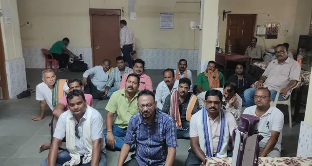 ଟୋକନ ଆସିବାରେ ବିଳମ୍ବ, ଡିଆର୍‌ସିଏସ୍‌ ଅଫିସ ଭିତରେ ଚାଷୀଙ୍କ ଧାରଣା