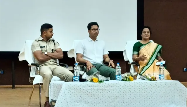 ରାଗିଂ ବିରୋଧରେ ପ୍ରଶାସନର ରଣନୀତି: ଡାକ୍ତରୀ ଛାତ୍ରଛାତ୍ରୀଙ୍କୁ ସଚେତନ କଲେ ଜିଲ୍ଲାପାଳ ଓ ଏସ୍‌ପି