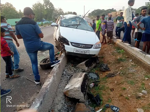 କାର ଟାୟାର ଫାଟିଲା, ୩ ଗୁରୁତର