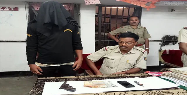 ଦୋକାନୀଙ୍କୁ ଭୟଭୀତ କରାଇ ଲୁଟ୍‌, ଯୁବକ ଗିରଫ, ଦେଶୀ ପିସ୍ତଲ ଜବତ