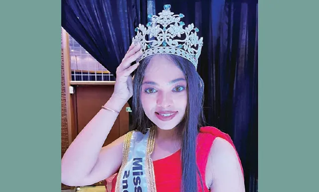 ମିସ୍ ଆଣ୍ଡ ମିସେସ୍ ହିନ୍ଦୁସ୍ତାନୀ ପ୍ରତିଯୋଗିତା: ଦ୍ବିତୀୟ ରନର୍ସଅପ୍ ହେଲେ ଦିବ୍ୟାଂଶୀ ଦେବଦର୍ଶୀ