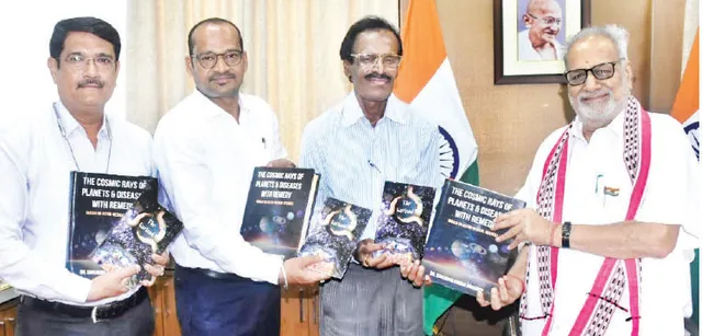 ରାଜଭବନରେ ଜ୍ୟୋତିର୍ବିଦ୍‌ ସୁରେନ୍ଦ୍ର ମହାନ୍ତିଙ୍କ ୨ ପୁସ୍ତକ ଲୋକାର୍ପିତ