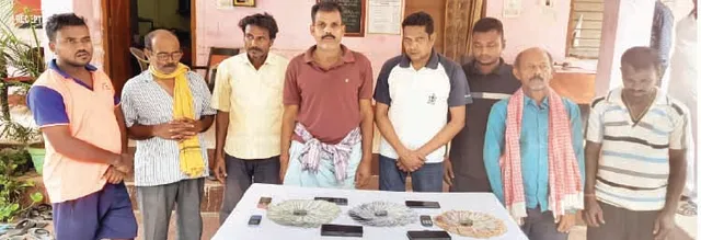 ୮ ଜୁଆଡ଼ି ଗିରଫ: ୬୦ ହଜାର ଟଙ୍କା, ୩ ବାଇକ ଓ ୬ ମୋବାଇଲ ଜବତ