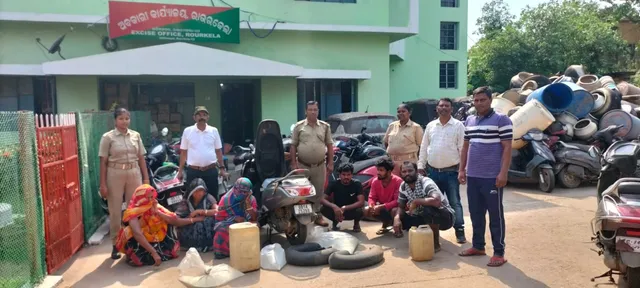 ଦେଶୀ ମଦ ବିକୁଥିଲେ, ଧରାପଡ଼ିଲେ ୬