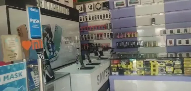 ଦୋକାନରୁ ୧୫ ଲକ୍ଷରୁ ଉର୍ଦ୍ଧ୍ବ ଟଙ୍କାର ମୋବାଇଲ ଫୋନ ଚୋରି