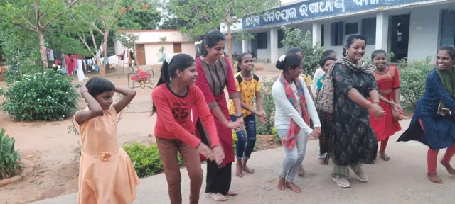 ଅନାଥ ଶିଶୁଙ୍କ ଗହଣରେ ନାଚିଲେ, ନଚାଇଲେ ନବରଂଗପୁର ଏସ୍‌ପି