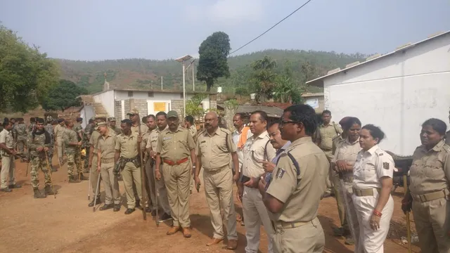 ପୁଲିସ ଉପରେ ଆକ୍ରମଣ: ମାଟିଖାଲ ଗାଁ ପୁରୁଷ ଶୂନ୍ୟ, ୫ ପ୍ଲାଟୁନ୍‌ ପୁଲିସ୍‌ ମୁତୟନ