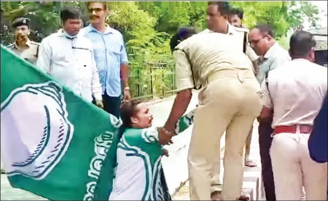 ନବୀନଙ୍କ ଫ୍ଲାଇଙ୍ଗ୍‌ କିସ୍‌କୁ ଅପେକ୍ଷା କରିଥିଲେ, ଖଗେଶ୍ବରଙ୍କୁ ଟେକିନେଲା ପୁଲିସ