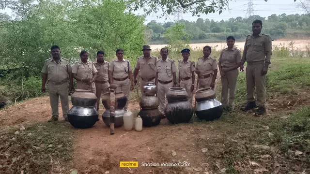 ଅବକାରୀ ଚଢ଼ଉ: ୫ ଗିରଫ, ୨୧୬ ଲିଟର ମଦ ଜବତ