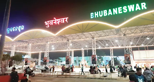 ବିଶ୍ବସ୍ତରୀୟ ରେଳଷ୍ଟେସନ କେବେ? ବଢ଼ିବା ବଦଳରେ ଛିଡ଼ୁଛି ଷ୍ଟେସନର ସୌନ୍ଦର୍ଯ୍ୟ