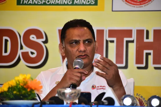 ଏକ ଘରୋଇ ସ୍କୁଲର କ୍ରିକେଟ ଏକାଡେମୀ ଘୋଷଣା ଅବସରରେ ଭୁବନେଶ୍ବରରେ ପୂର୍ବତନ ଅଧିନାୟକ ମହମ୍ମଦ ଆଝାରୁଦ୍ଦିନ। (ଫଟୋ: ଅସିତ୍‌))