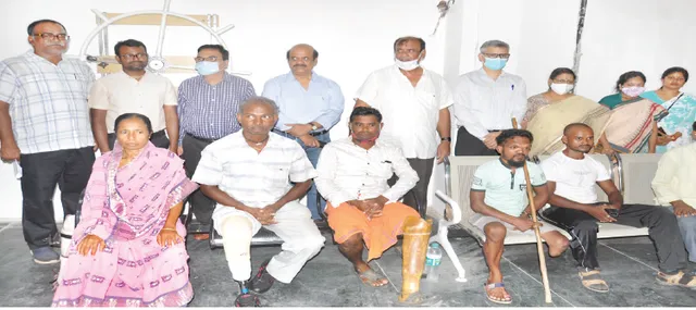 କ୍ୟାପିଟାଲ ହସ୍ପିଟାଲରେ ଭିନ୍ନକ୍ଷମଙ୍କୁ କୃତ୍ରିମ ଅଙ୍ଗ ବଣ୍ଟନ