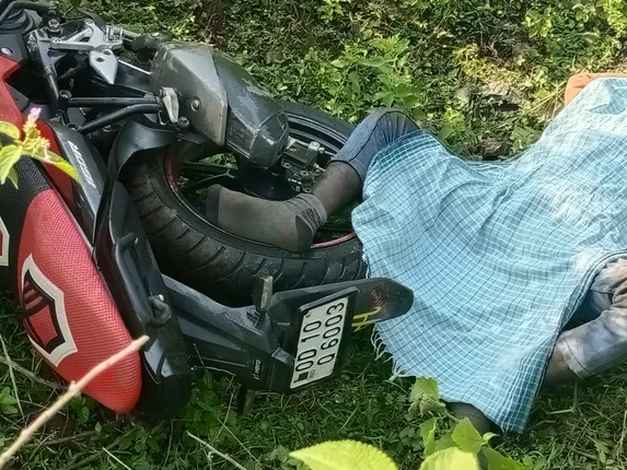 ଗଛ ସହ ବାଇକ୍‌ ପିଟି ହୋଇ ଦୁର୍ଘଟଣାରେ ୨ ମୃତ, ଜଣେ ଗୁରୁତର