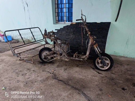 ବ୍ୟାଟେରି ଚାର୍ଜ ସମୟରେ ଜଳିଗଲା ଇଲେକ୍ଟ୍ରିକ ସ୍କୁଟର