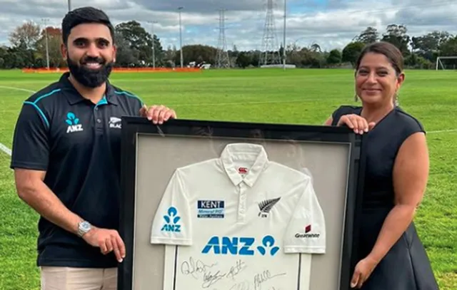 ଚିକିତ୍ସାଳୟ ପାଇଁ ୧୦ ୱିକେଟ୍‌ ଜର୍ସିକୁ ନିଲାମ କରିବେ ଏଜାଜ