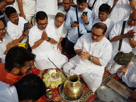 ହରିଦ୍ବାରରେ ପରମ ପୂଜ୍ୟପାଦ ଶ୍ରୀଶ୍ରୀଦାଦାଙ୍କ ଅସ୍ଥି ଓ ଚିତାଭସ୍ମ ବିସର୍ଜନ