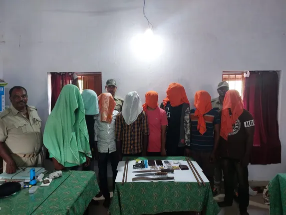 ରାସ୍ତା ଉପରେ ପଥର ପକାଇ ଟ୍ରକ୍ ଲୁଟ୍ ଉଦ୍ୟମ, ୭ ଡକାୟତ ଗିରଫ 