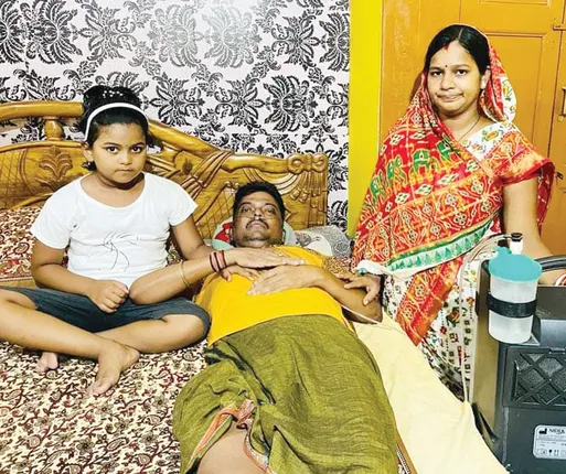 ରଜନୀକାନ୍ତଙ୍କ ଚିକିତ୍ସାରେ ଅର୍ଥ ସାଜିଛି ବାଧକ, ଲୋଡ଼ା ଦେଢ଼ କୋଟି; ସହାୟତା ଲୋଡ଼ିଲେ ପତ୍ନୀ