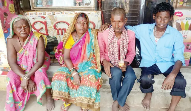 ୧୨ ବର୍ଷ ତଳେ କଲିକତାରେ ନିଖୋଜ ହୋଇଯାଇଥିଲେ, ଖୁଣ୍ଟୁଣୀରୁ ହଜିଲା ପୁଅକୁ ଫେରି ପାଇଲେ ବାପା-ମା’