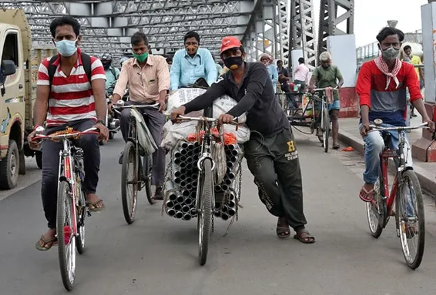 ୫ ରାଜ୍ୟରେ ଅଚାନକ ସଂକ୍ରମଣ ବୃଦ୍ଧି: ବେଙ୍ଗାଲୁରୁରେ ମାସ୍କ ବାଧ୍ୟତାମୂଳକ, ମୁମ୍ବାଇରେ ପୁଣି ଅନଲାଇନ୍‌ କ୍ଲାସ୍‌