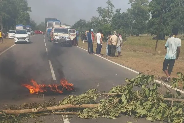 ଦୁର୍ଘଟଣାରେ ଜଣେ ମୃତ; ରାସ୍ତା ଅବରୋଧ କଲେ ସ୍ଥାନୀୟ ଲୋକେ
