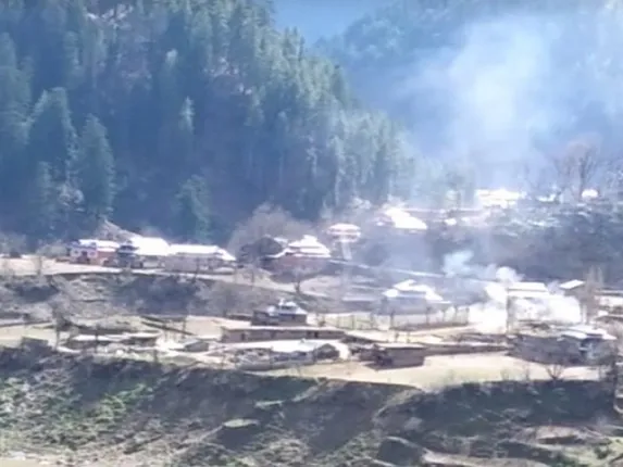 ଜମ୍ମୁ-କଶ୍ମୀର ମଧ୍ୟକୁ ଅନୁପ୍ରବେଶ କରିବାକୁ ୨୦୦ ପାକ୍‌ ଆତଙ୍କବାଦୀ ସୁଯୋଗ ଅପେକ୍ଷାରେ ଅଛନ୍ତି: ସେନା