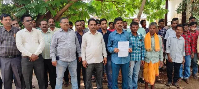 କଂସାରିଗୁଡ଼ା ରିଫାଇନେରୀ: ପଦ୍ମ ଘୁଞ୍ଚି ଘୁଞ୍ଚି ଯାଉଛି, କ୍ଷତିପୂରଣ ସହ ଜମି ଫେରାଇବାକୁ ଦାବି