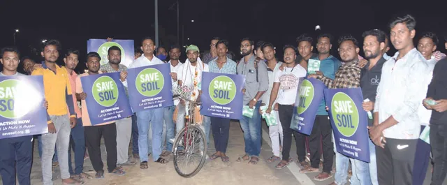 ୧୬ ବର୍ଷର ବାଳକଙ୍କ ମୃତ୍ତିକା ସୁରକ୍ଷା ଅଭିଯାନ, ସାଇକେଲ୍‌ରେ କଲିକତାରୁ ଆସି ପହଞ୍ଚିଲେ କଟକରେ