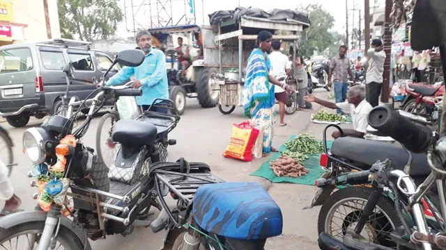 ବ୍ୟବହାର ହେଉନି ପରିବା ବଜାର, ମାର୍କେଟ୍‌ କମ୍ପ୍ଲେକ୍ସ ଭୂତକୋଠି, ରାସ୍ତାକଡ଼େ ବ୍ୟବସାୟ, ଟ୍ରାଫିକ୍‌ ସମସ୍ୟା ଗୁରୁତର