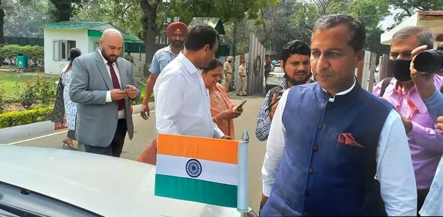 ନିଜ କ୍ୟାବିନେଟ ସହଯୋଗୀଙ୍କୁ ବି ଛାଡ଼ିଲେନି ମାନ୍‌, ଦୁର୍ନୀତି ଅଭିଯୋଗ ଆସିବାରୁ ସ୍ବାସ୍ଥ୍ୟମନ୍ତ୍ରୀଙ୍କୁ ବିଦା କଲେ