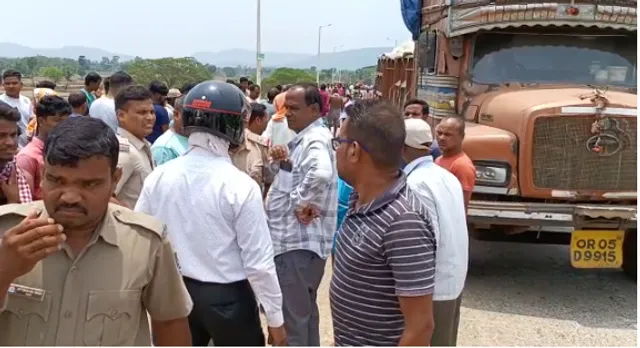 ରାମିଆଳ ସେତୁ ଉପରେ ଦୁର୍ଘଟଣା: ଟ୍ରକ୍ ଧକ୍କାରେ ସ୍କୁଟି ଅରୋହୀଙ୍କ ମୃତ୍ୟୁ