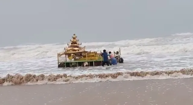 ବାତ୍ୟା ‘ଅସାନୀ’ ପ୍ରଭାବରେ ଅଶାନ୍ତ ସମୁଦ୍ରରୁ ଭାସି ଆସିଲା ସୁନାର ରଥ!