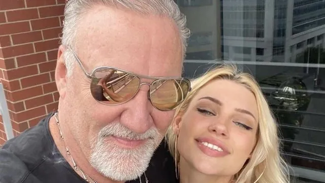 ୪୦ ବର୍ଷ ସାନ ମଡେଲ୍‌ଙ୍କୁ ପ୍ରେମ କରି ବସିଲେ ୬୨ ବର୍ଷୀୟ ବୃଦ୍ଧ, ଅସନ୍ତୋଷ ପ୍ରକାଶ କଲେ ଝିଅ