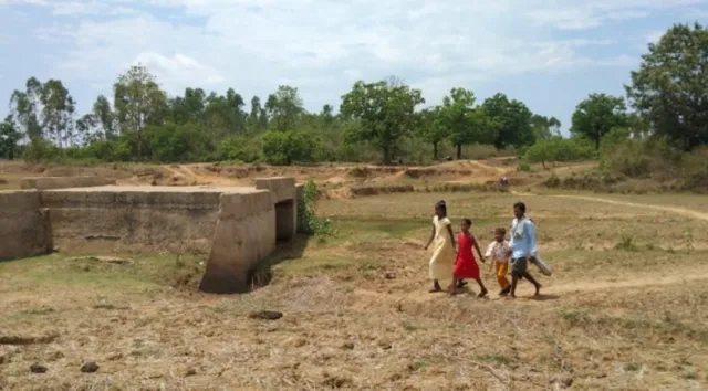 ଅଧାପନ୍ତରିଆ ଅବସ୍ଥାରେ  କଲଭର୍ଟ ଓ ରାସ୍ତା, ଗୋଟିଏ କିଲୋମିଟର ପାଇଁ ବୁଲିବାକୁ ପଡ଼ୁଛି ୭ କିଲୋମିଟର