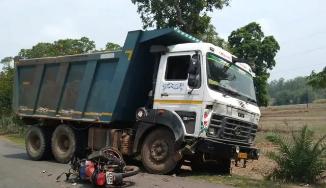 ଟିପ୍ପର ବାଇକ ମୁହା ମୁହିଁ ଧକ୍କା, ଜଣେ ମୃତ