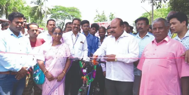 ଇଞ୍ଜିନିୟରିଂ ଛାତ୍ରଙ୍କ ସଫଳତା: ରାସ୍ତାରେ ଗଡ଼ିଲା ଇ-ସାଇକେଲ