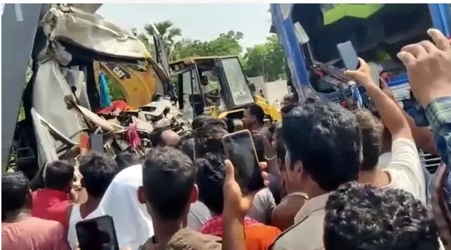 ଟ୍ରକ୍‌-ହାଇୱା ଧକ୍କା, ୨ ଡ୍ରାଇଭର ଗୁରୁତର