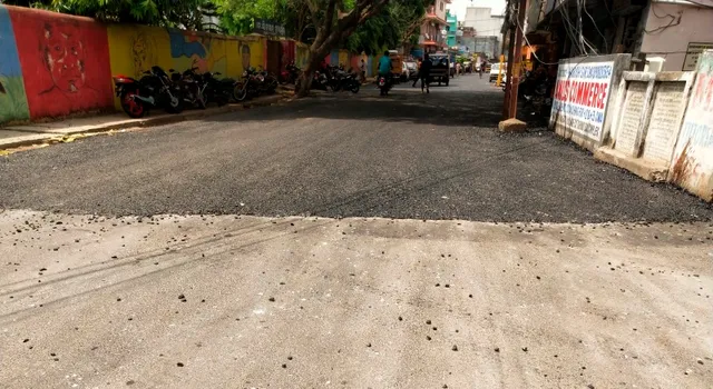 ରାସ୍ତା ନିର୍ମାଣରେ ଦୁର୍ନୀତିର ଗନ୍ଧ; ଅଧିକାରୀଙ୍କ ଗସ୍ତ ପୂର୍ବରୁ ରାତିଅଧିଆ ନିର୍ମାଣ କାର୍ଯ୍ୟକୁ ନେଇ ଜନ ଅସନ୍ତୋଷ