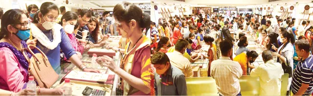 ଦେଢ଼ କ୍ବିଣ୍ଟାଲ୍‌ ସୁନା ବୋହିନେଲେ: ଚେନ୍, ନେକ୍‌ଲେସ୍, ମୁଦି ଅଧିକ କିଣିଲେ